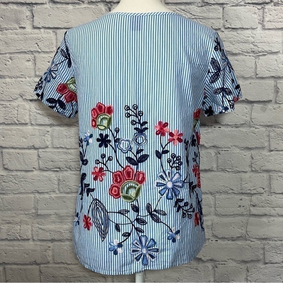 Emery Rose Pinstripe Embroidered Short Sleeve Top Size Extra Small - Picture 8 of 13
